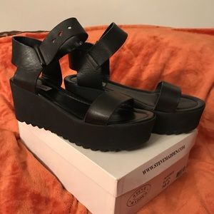 Steve Madden Surfside Sandal Size 10